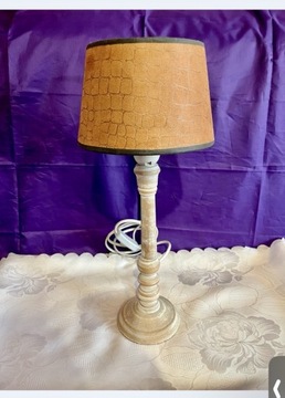 Piękna Lampa z ładnym abażurem Ręcznie robionym