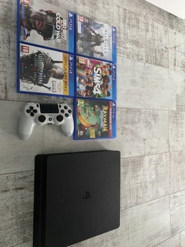 Ps4 w stanie idealnym z padem i grami 