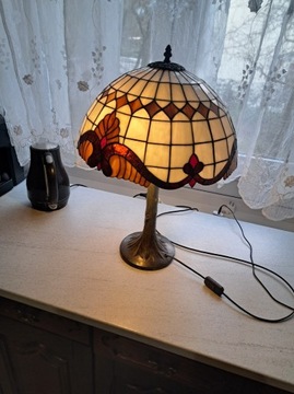 Lampa witrazowa w sylu Tiffany 