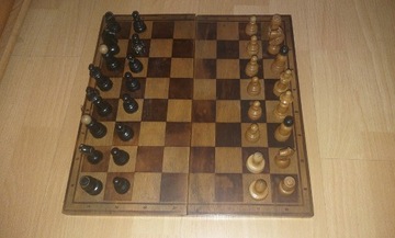 stare szachy drewniane 