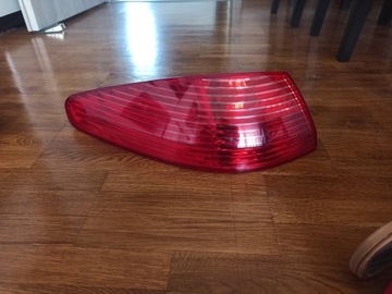 Peugeot lampa lewy tył