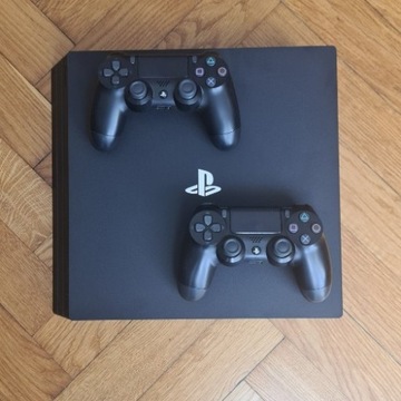 Playstation 4 PS4 Pro 1TB+ 2 pady + 3 gry