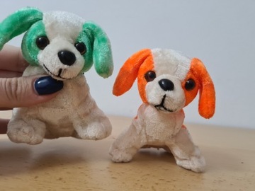 2 psy pieski maskotki pluszaki zielony i pomarańcz