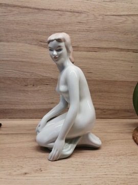 Figurka porcelanowa kobieta akt Aquincum naga 