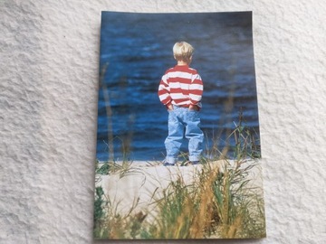 Pocztówka – zdjęcie chłopczyka na plaży + koperta