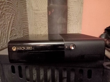 Xbox 360 E  Xbox 