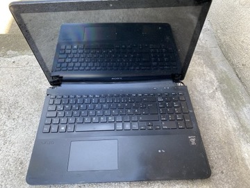 Laptop Sony SVF153A1YM połamany