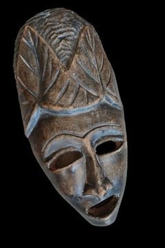 Dekoracyjna maska afrykańska. Ręcznie rzeźbiona