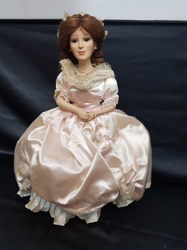 porcelanowa lalka w ryżowa suknia  okazja kolekcja
