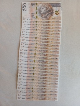 Banknoty 200zł, kolejne numery 