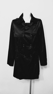 Piękny elegancki czarny płaszcz 