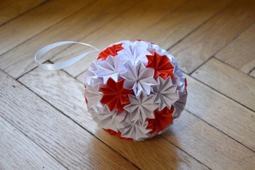 Bombka origami w kolorze biało-czerwonym