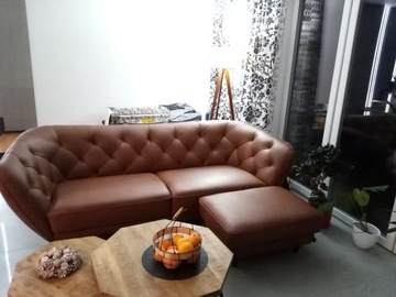 Skórzana sofa z podnóżkiem 