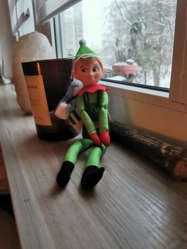 Elf on the shelf  z nausznikami i szalikiem