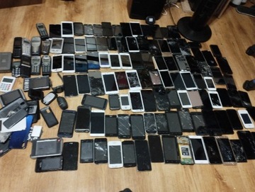Zestaw 120 telefonów uszkodzone 