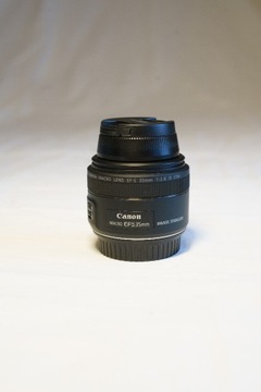 Canon EF-S 35 mm f/2.8 Macro IS STM