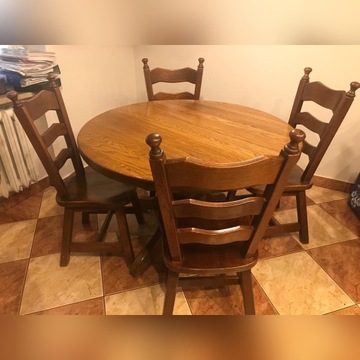 Stół dębowy z krzesłami 