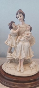 Figurka z alabastru 