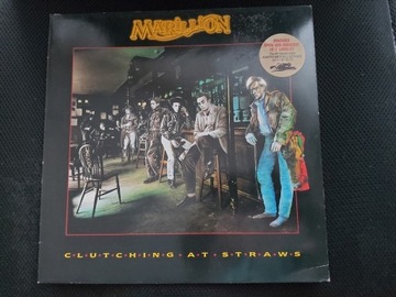 MARILLION - CLUTCHING AT STRAWS winyl