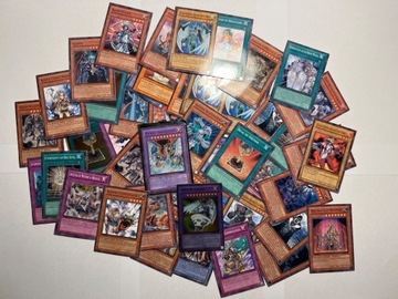 Karty Yu-Gi-Oh! Zestaw ponad 100 kart i pudełko 