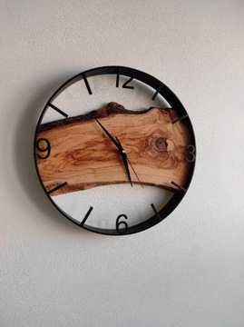 Zegar 40 cm drewna oliwnego w metalowej obręczy 