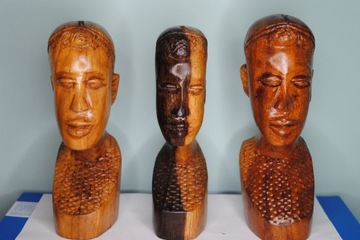 Figurki z drewna egzotycznego