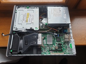 dwa komputery i monitor intel amd laptop