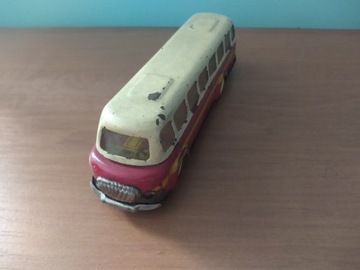 Metalowy autobus zabawka z czasów PRL