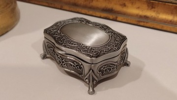 Przepiękna szkatułka ze srebra tybetańskiego