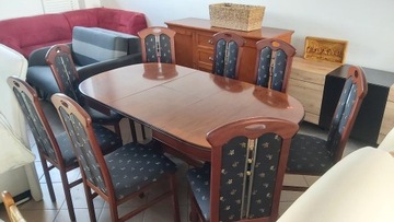 Rozkładany stół z krzesłami 