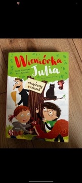 Książka pt."Wiewiórka Julka i magiczny orzeszek"