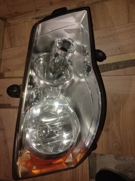 Lampa USA przednia prawa Chrysler Town 2011-