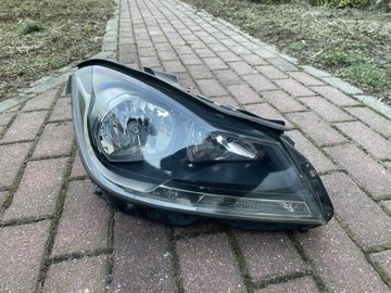 Lampa Mercedes W204 uszkodzona prawa