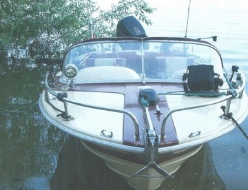 piękna łódź motorowa Vega długość 5m szer 1,9m + laweta do odnowienia