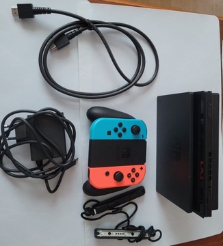 Nintendo switch rodzaj 32GB + karta pamięci 64GB