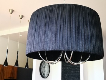  Czarna elegancka lampa salonowa 