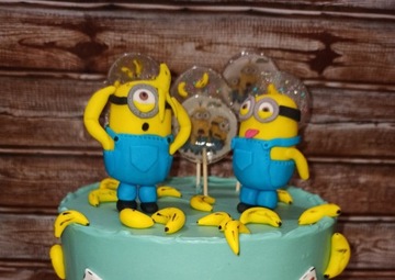 Figurka minionki banany na tort z masy cukrowej 