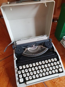 Maszyna do pisania Royal 250 