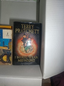 Terry Pratchett I shall wear midnight 