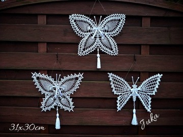 szydełkowy motyl-zawieszka- dekoracja okienna