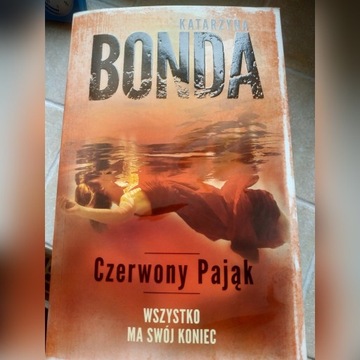 Bonda . Czerwony pająk.