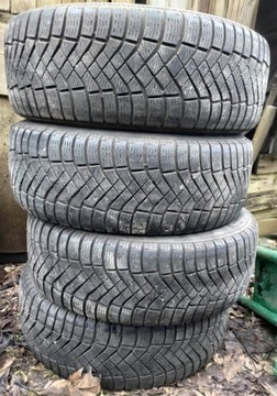 Opony 215/65 R16 Pirelli Ice Zero