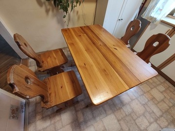 Stół i drewniane krzesła, styl góralski [komplet]