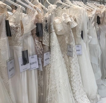 Kolekcja ok. 100 sukien ślubnych