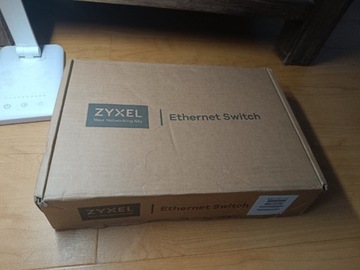 Switch Zyxel es1100 24e