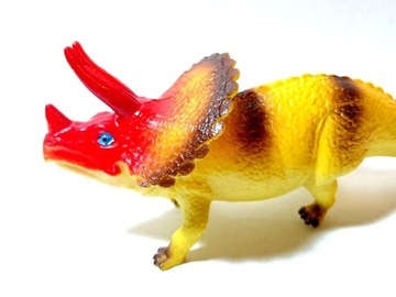 Figurka dinozaura duży żółty triceratops