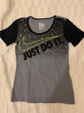 Sportowa koszulka NIKE