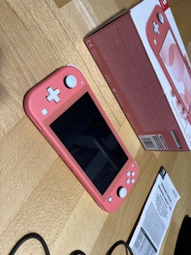 Nintendo Switch lite + etui Pokemon 