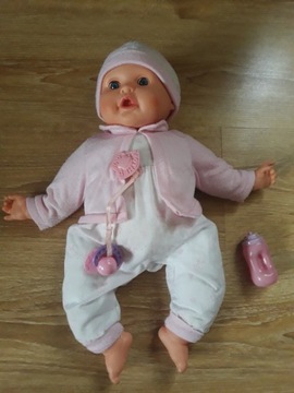 Interaktywna płacząca lalka ze smoczkiem i butelką