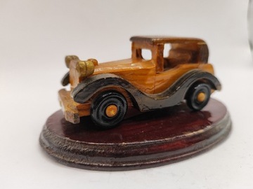 Kolekcjonerski model samochodu retro unikat drewniany